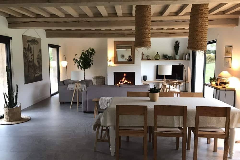 Proche Deauville à 10 mn des plages, avec piscine et grand jardin. Chien accepté in Vauville, Région de Lisieux