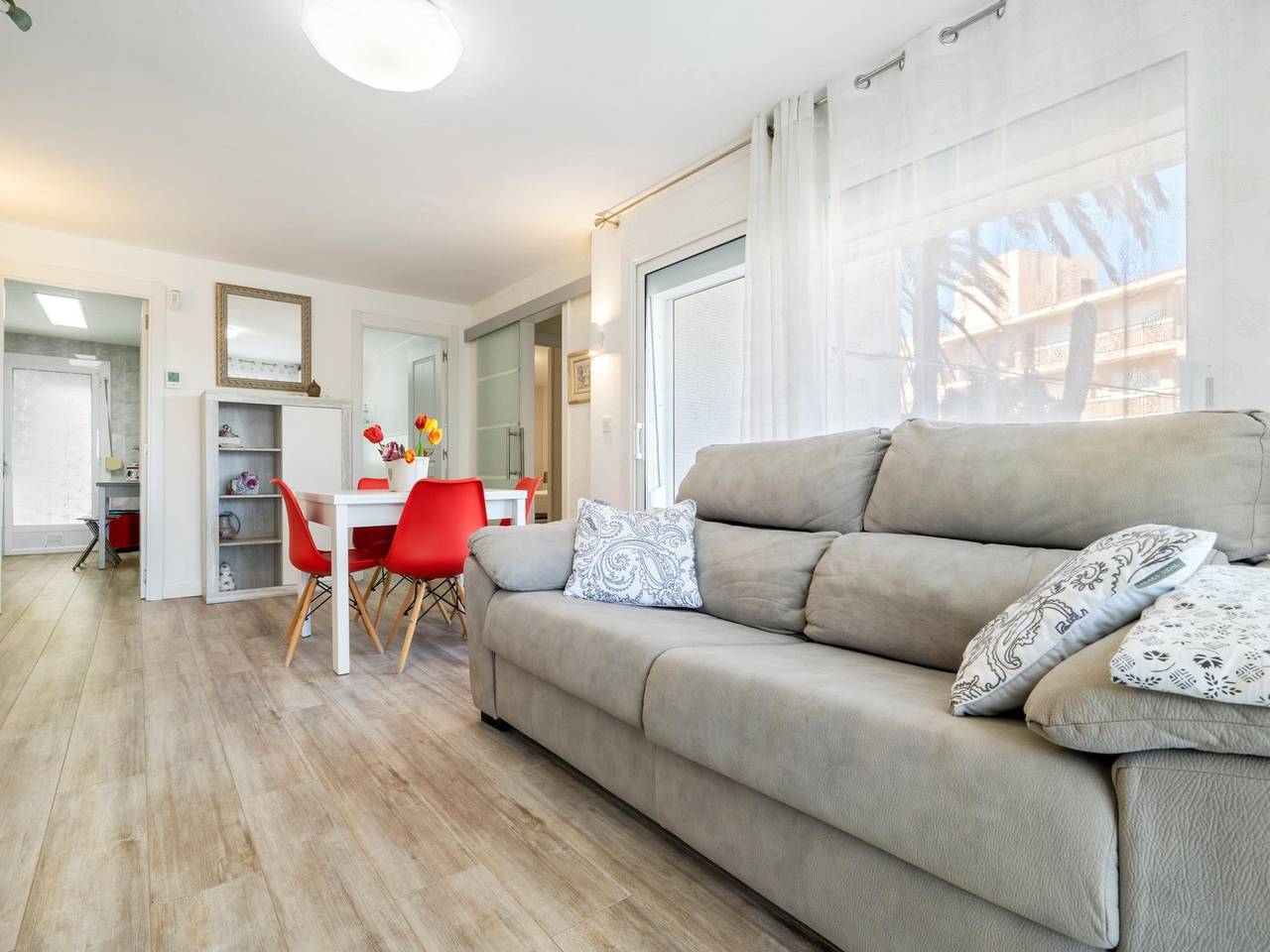 Entire holiday apartment, Apartment with terrace at 8km Port Aventura in Salou, Costa Dorada