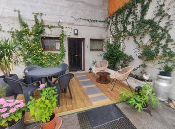 Gîte pour 2 personnes, avec vue ainsi que piscine et terrasse à Vacheresse