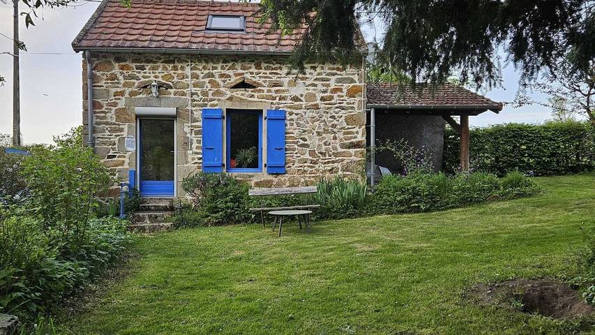 Maison de vacances pour 2 personnes, avec jardin et terrasse dans le Puy-de-Dôme