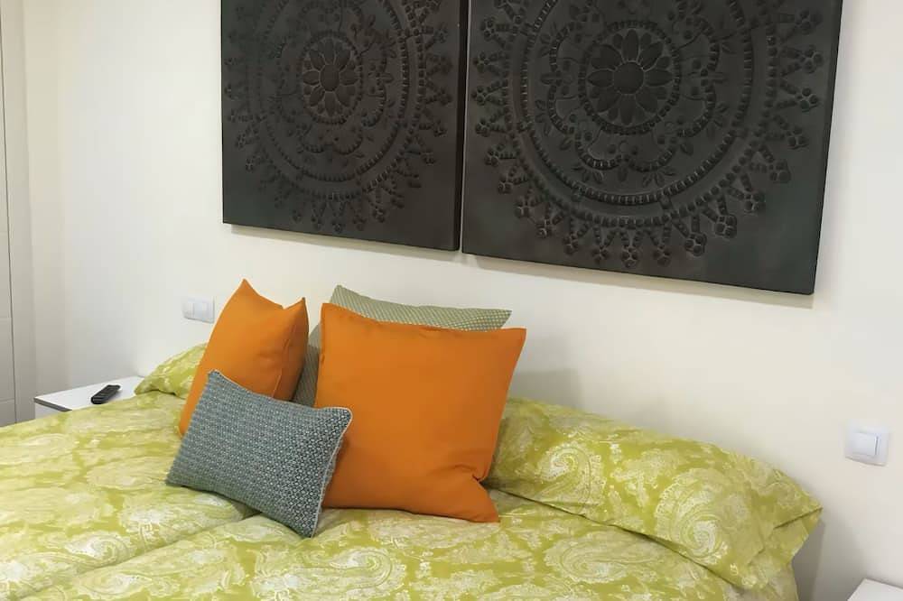 Entire apartment, Apartment with views of the Pyrenees with free Wifi and Netflix in Sabiñánigo, Spanish Pyrenees