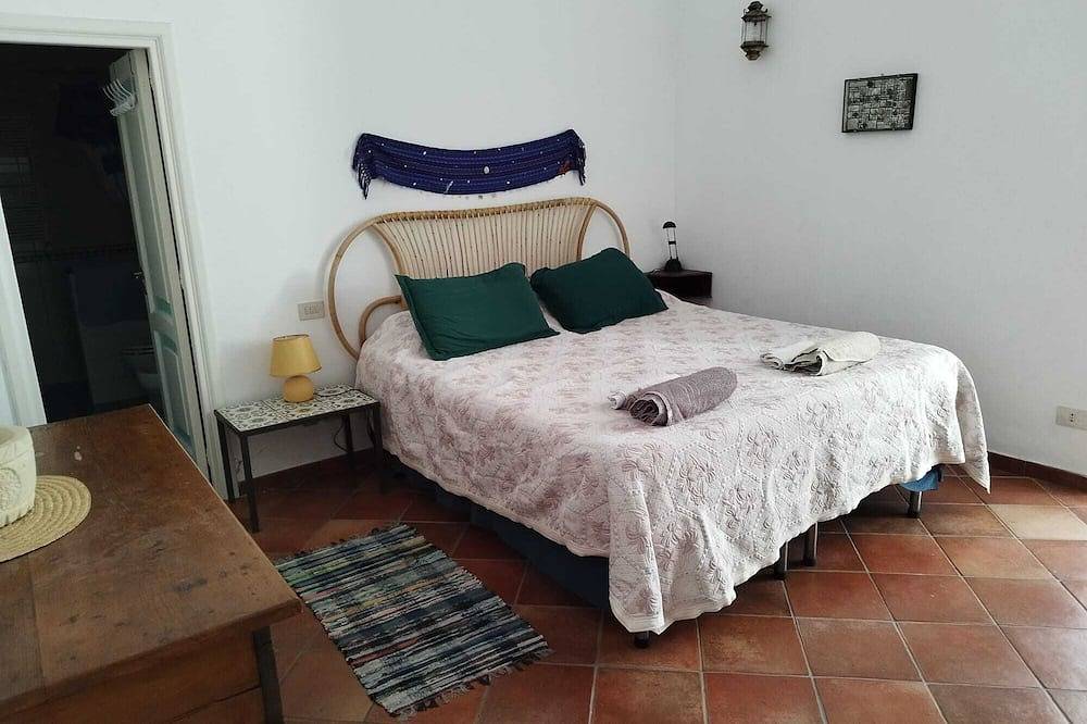 Entire apartment, The Amphoras House in Anacapri, Naples Province