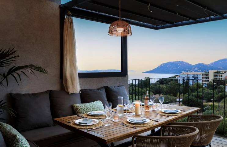 Location de vacances pour 6 personnes, avec piscine ainsi que jardin et terrasse dans Office de Tourisme Porto Vecchio Sud Corse