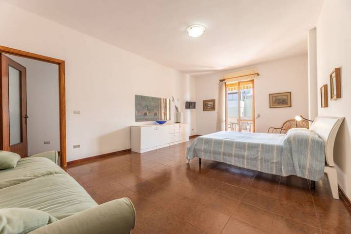 Gîte pour 8 personnes, avec balcon à Baia Verde - 4