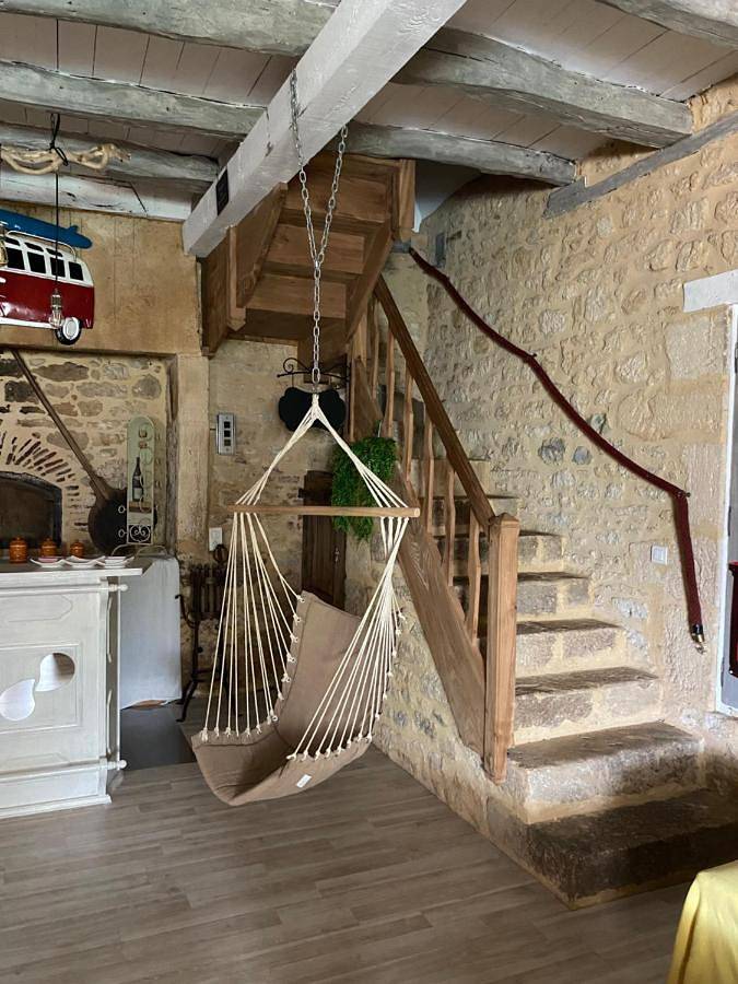 Location de vacances pour 8 personnes, avec jardin ainsi que vue et piscine, animaux acceptés à Vézac - 3