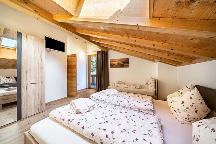 Hel lägenhet, Apartment "Eggerhof Suite" with Mountain View, Lake Access & Wi-Fi in Verano, Sarntal Alperne