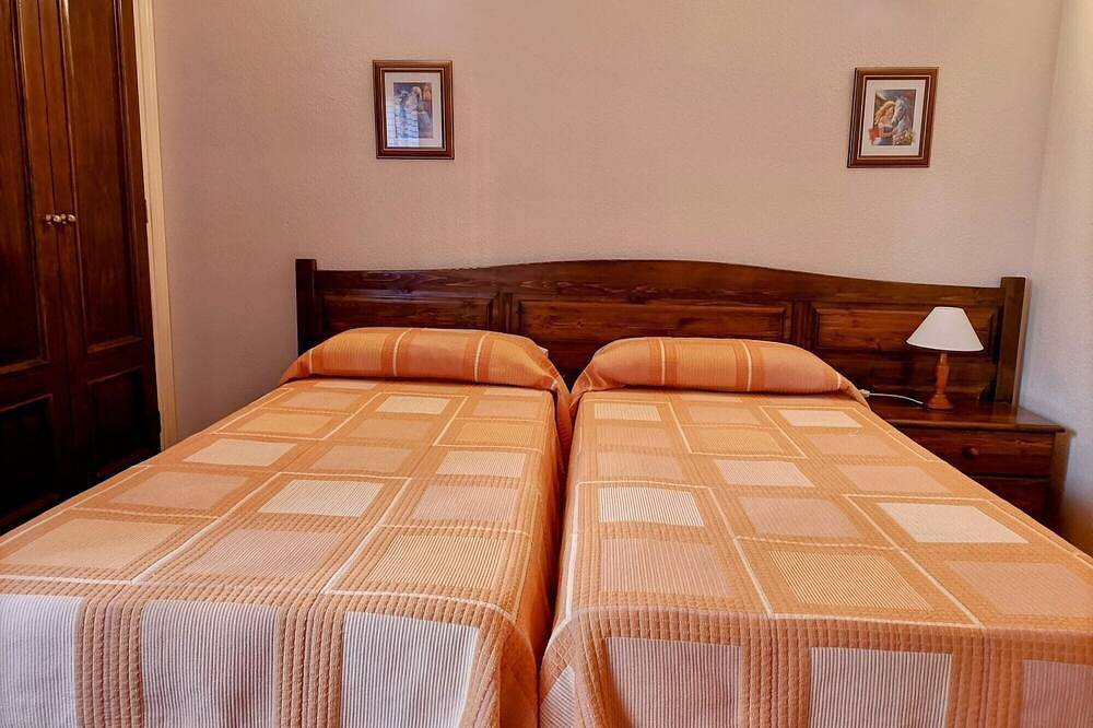 Holiday Home 'Casa La Canela' with Shared Pool, Shared Garden and Wi-Fi in La Trinchera, La Gomera