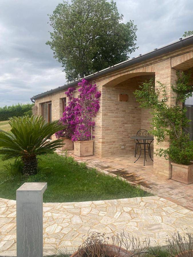 Villa con piscina per 4 persone, con terrazza e panorama nonché piscina, con animali domestici nelle Marche
