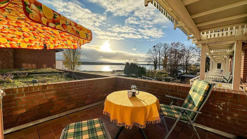 Ferienwohnung für 3 Personen, mit Terrasse und Seeblick in Waren (Müritz)