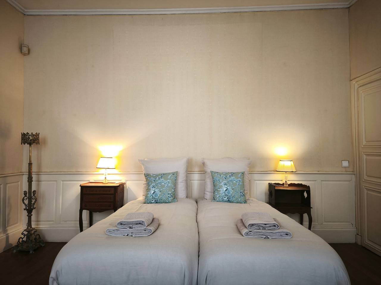 Gästezimmer „Chez Diane – Daphné“: Familien-Suite ebenerdig in Saint-Amand-Montrond