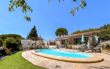 Gîte pour 6 personnes, avec terrasse ainsi que piscine et jardin à Tavel