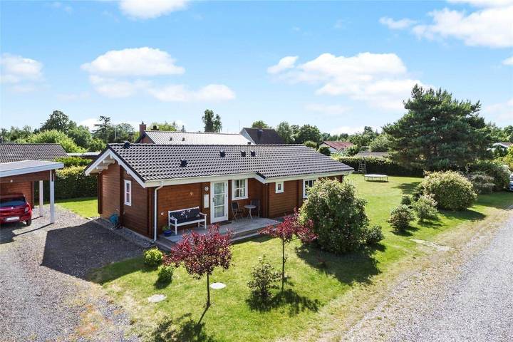 Ferieudlejning for 6 personer, med terrasse og sauna, børnevenlig i Faxe Ladeplads