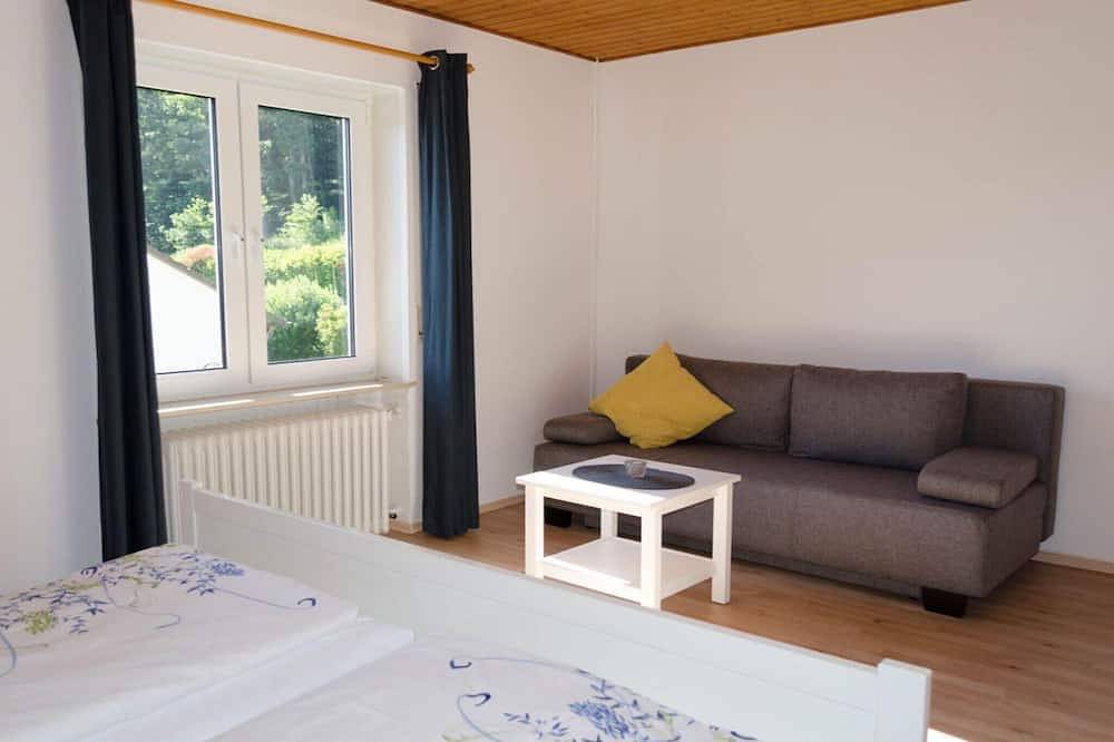 Ferienhaus am Wald mit Pool für 6 Von Belvilla in Silz (Pfalz), Trifelsland