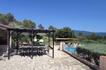 Location de vacances pour 12 personnes, avec jardin à Carnoules