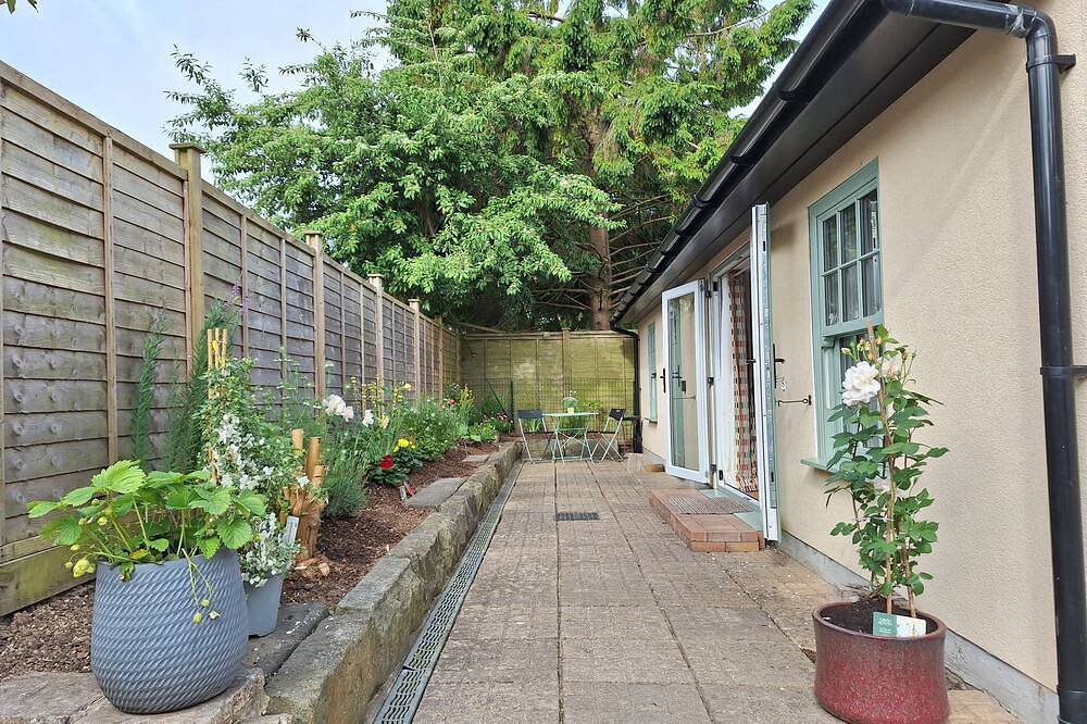Cosy Garden Cottage, Combe Down | Free Parking in Bath, Bath & North East Somerset