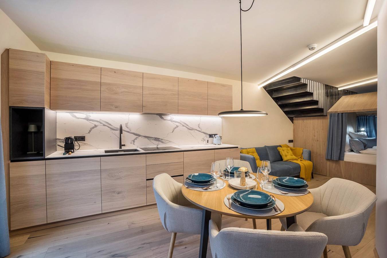 Ganzes Studio, Einzimmerapartment 'Avia Living Maria' mit Bergblick, Balkon und Wlan in Bruneck, Östliche Dolomiten