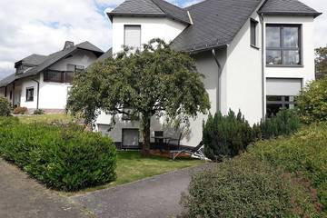 Gîte pour 2 personnes, avec jardin et jacuzzi à Kastellaun