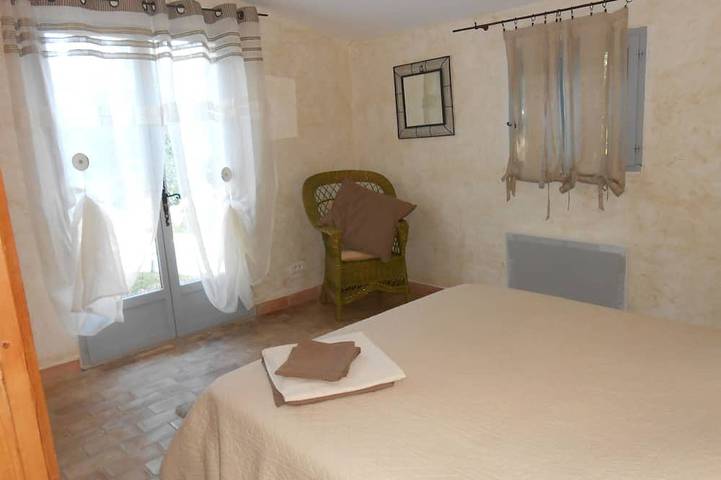 La Gardiole - gite avec piscine à Bonnieux (2 pers) in Bonnieux, Parc naturel régional du Luberon