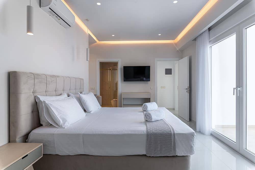 Seafront brand new luxury villa swimming pool -ideal for families, free transfer in Achlia, Lasithi