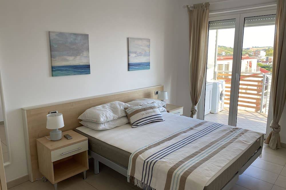 Apartamento entero, Your Seafront Terrace-25 mt from the beach-Wifi-Gas Barbecue - 5 stars in Roseto degli Abruzzi, Provincia de Teramo