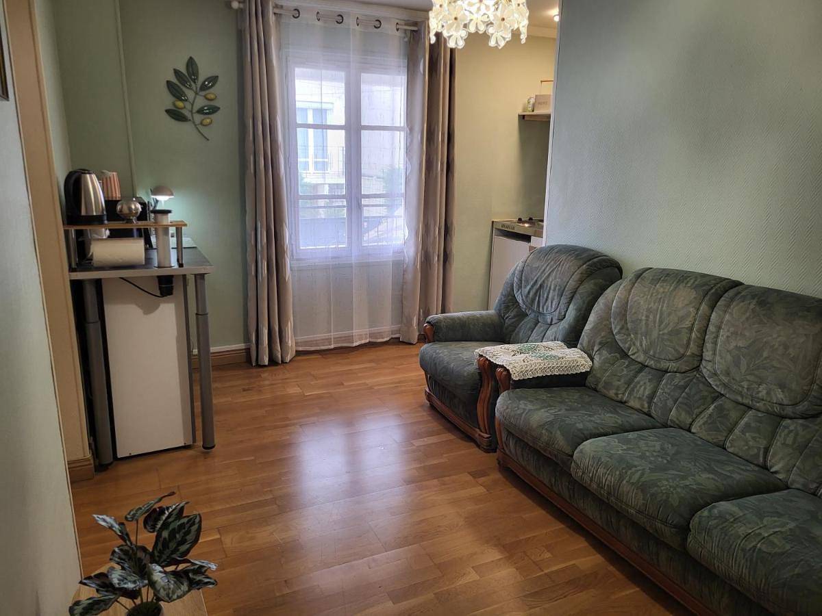 Superior King Room in Neuilly-sur-Marne, Seine-Saint-Denis