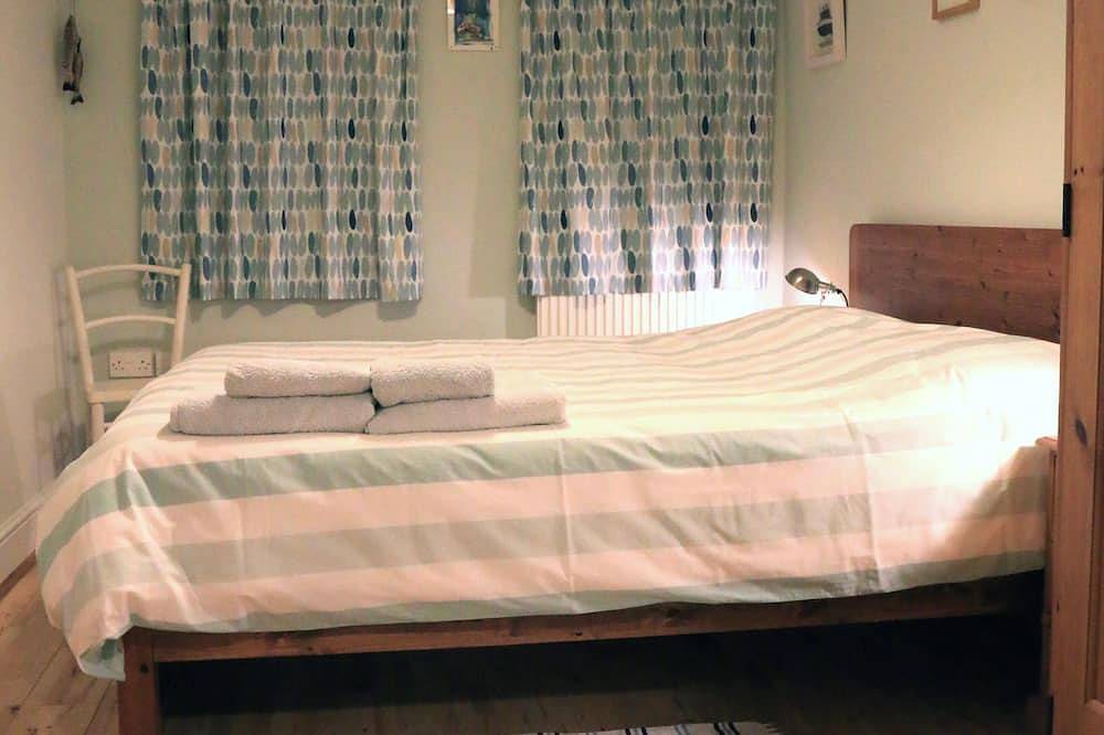 Entire apartment, Sea-Glimpse, Old Hunstanton, contemporary apartment + beach hut 500-yards to sea in Old Hunstanton, Norfolk Coast