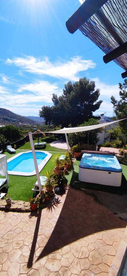 Albergue para 10 personas, con jardín además de jacuzzi y piscina en Alcaucín - 4