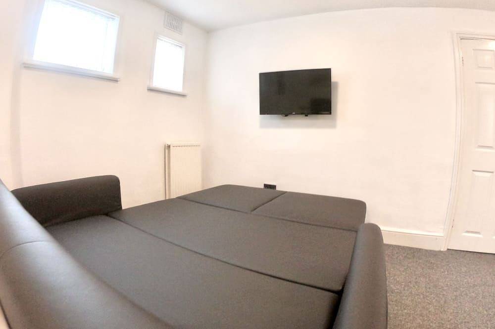 Entire apartment, 2 bedroom apartment in fashionable North Shore (newly renovated April '19) in Blackpool Pleasure Beach, North West England