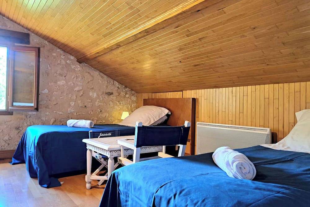 Come and discover our peaceful home that embodies the charm of the countryside. in Capdrot, Périgord Pourpre