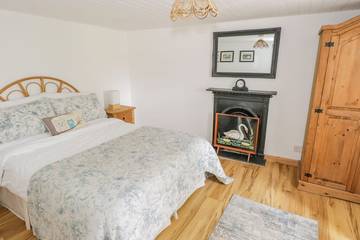Log Cabin for 6 People in Glenties, County Donegal, Photo 2