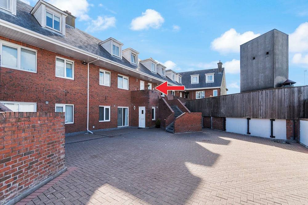 Entire apartment, Heart of Galway City Centre 4 Bedrooms Stunning View of Galway Bay in St Nicholas, Galway