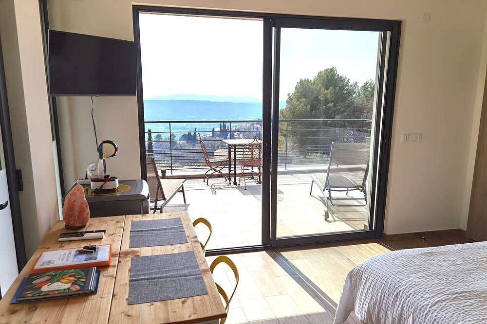 \"Prana\", belle suite tout confort chez l'habitant,  avec piscine et jardin in Montauroux, Côte méditerranéenne (France)