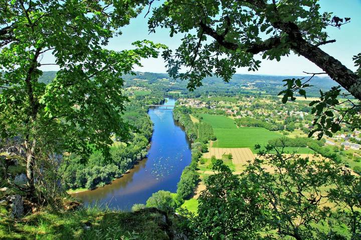 Location de vacances pour 4 personnes, avec bassin pour enfant et piscine ainsi que vue et jardin, animaux acceptés à Meyronne - 3