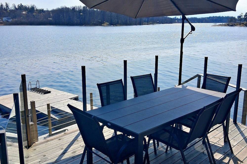 Exclusive house on beachfront plot in Huddinge, Schwedische Ostsee