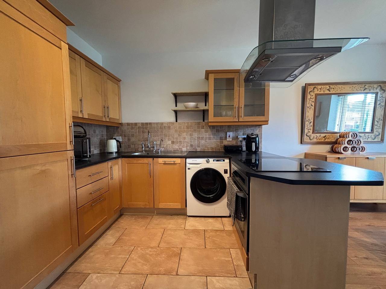 Entire holiday apartment, Spacious 2 Bed Apartment near Dublin Airport in Celbridge ED, County Kildare