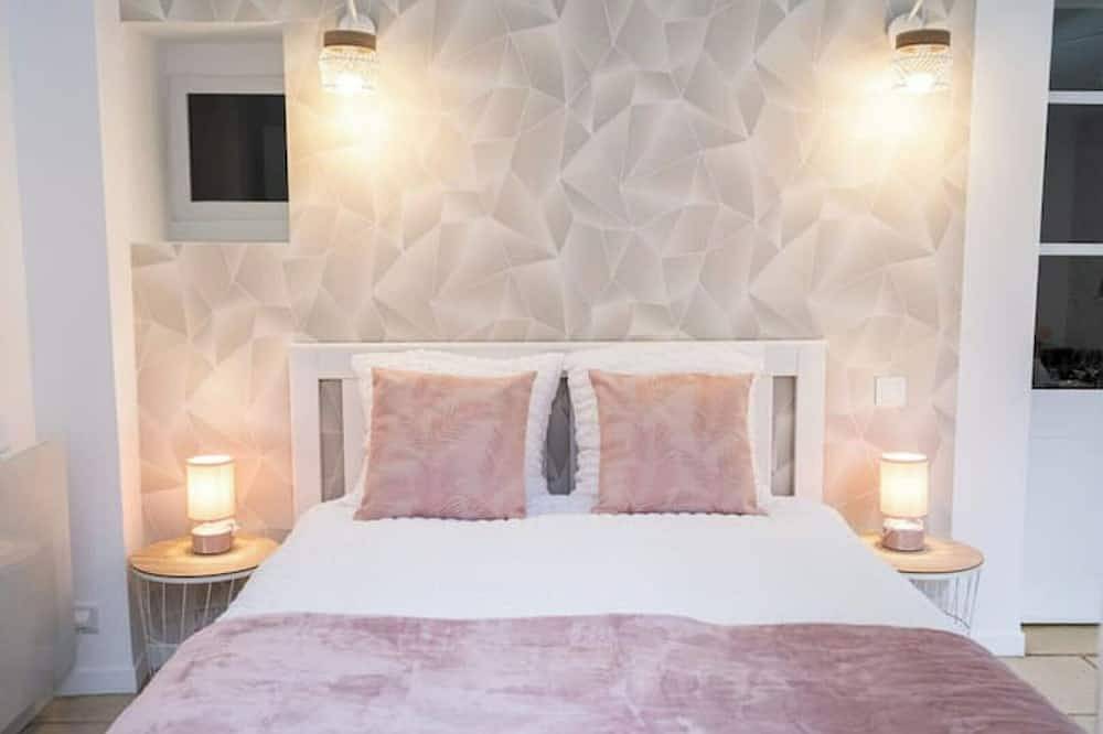 Entire apartment, Renovated apartment ★ wifi ★ garden ★ center of Niort in Niort, Niort region