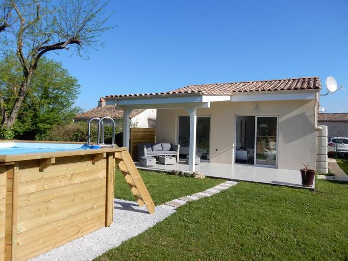 Cottage pour 2 personnes, avec jardin et piscine à Loubès-Bernac