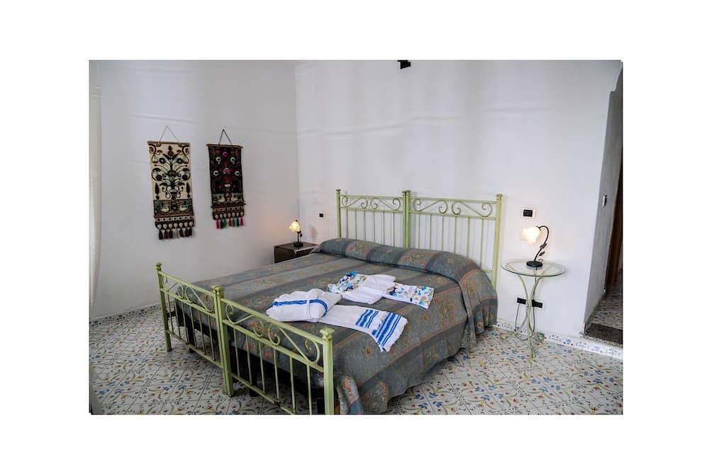 Villa La Prua: Sailing in the Blue among Gardens and Pool in Ischia in Casamicciola Terme, Ischia