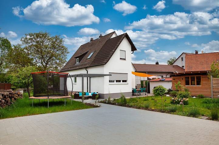 Ferienhaus für 17 Personen, mit Balkon und Whirlpool sowie Garten und Sauna in Rothsee