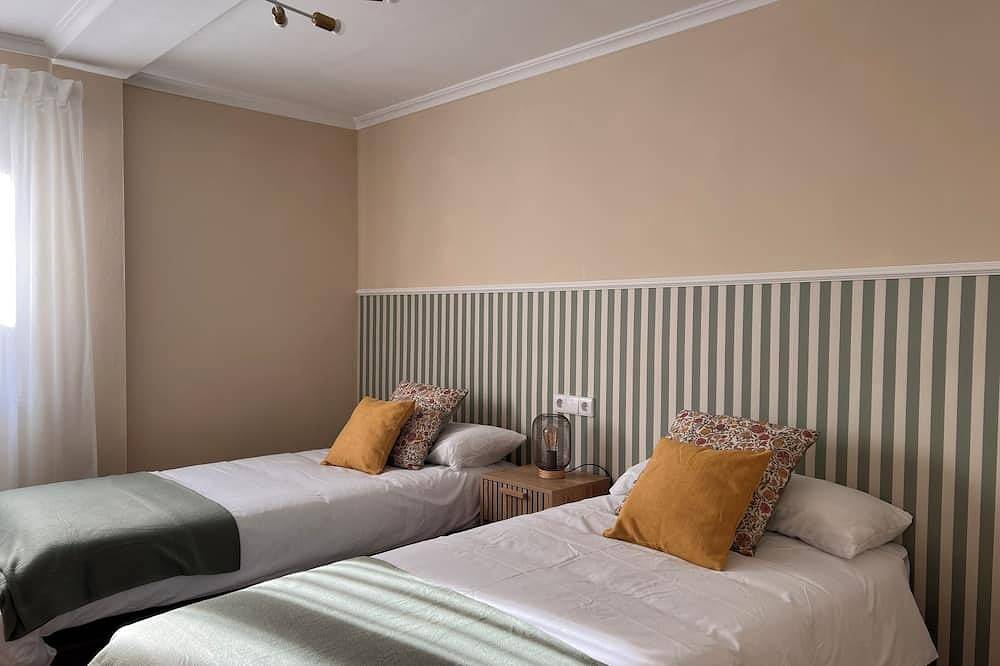 Appartamento intero, Charming and bright T3 completely renovated, located 10 minutes walk from downtown. in Gijon, Costa Verde (Spagna)