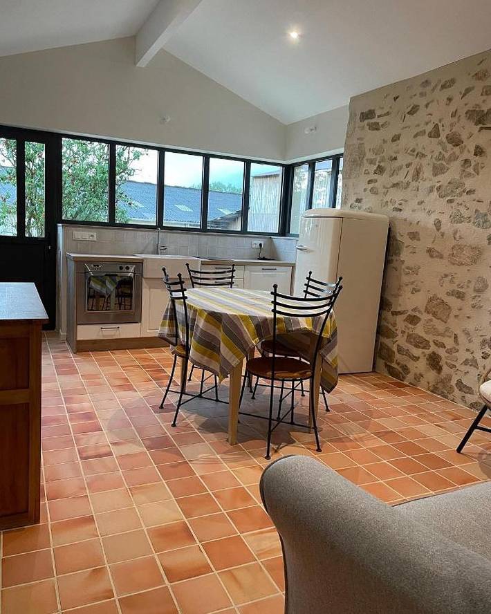 Gîte pour 4 personnes, avec piscine et jardin dans Combrand