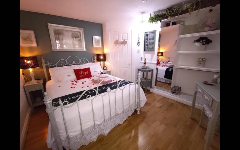 Gîte pour 3 personnes, avec piscine ainsi que jardin et jacuzzi à Loubès-Bernac - 3