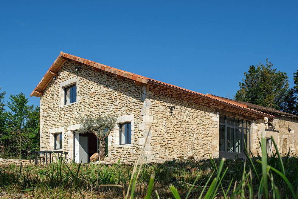 Ferme, le modernisme au cœur de la nature, dépendance et  piscine privée. in La Chapelle-Faucher, Périgord Vert