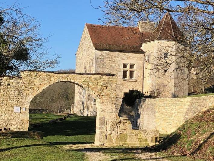 Location de vacances pour 8 personnes, avec Terrasse et Jardin ainsi que Piscine et Vue dans Sennevoy-le-Haut