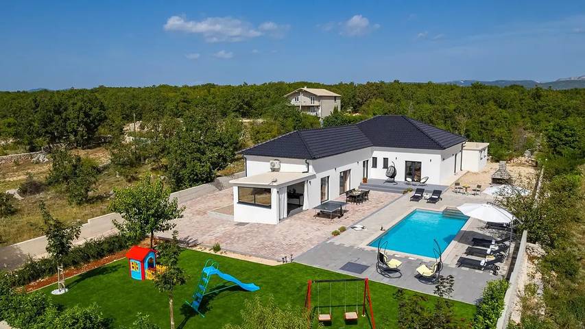 Villa für 10 Personen, mit Terrasse und Garten sowie Pool - 1