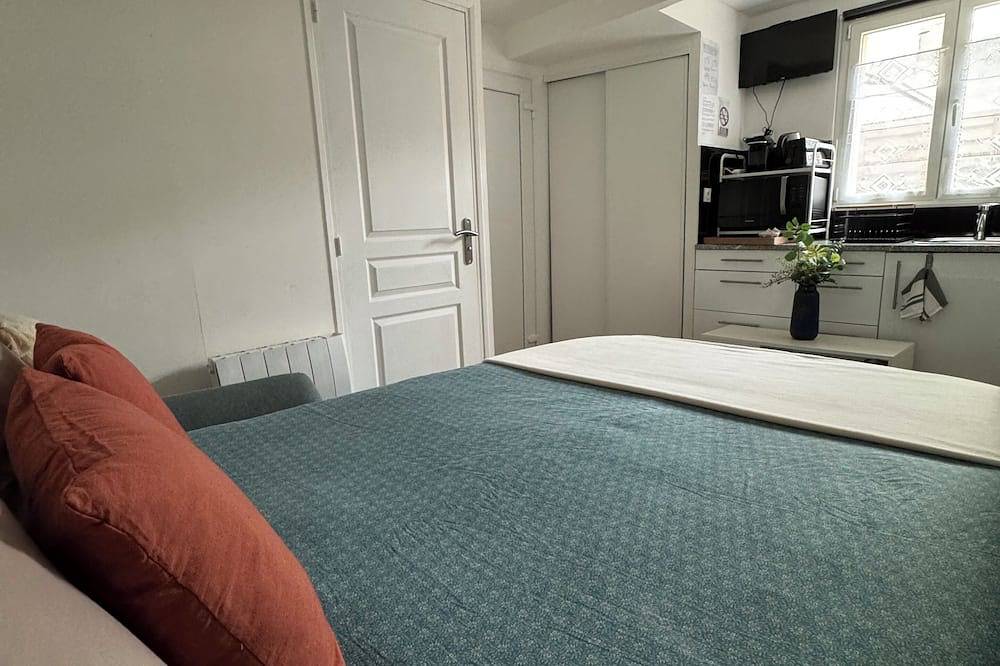 Appartement entier, Studio avec mezzanine, Wi-Fi rapide, à 5 min de la gare, 30 min de Paris in Bessancourt, Val-d'Oise