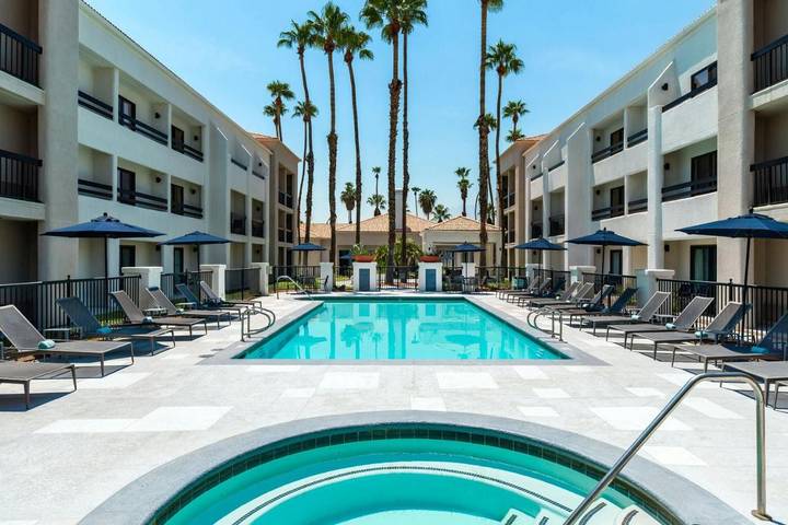 Hotell för 2 Personer, med bubbelpool samt pool och trädgård och terass i Palm Springs