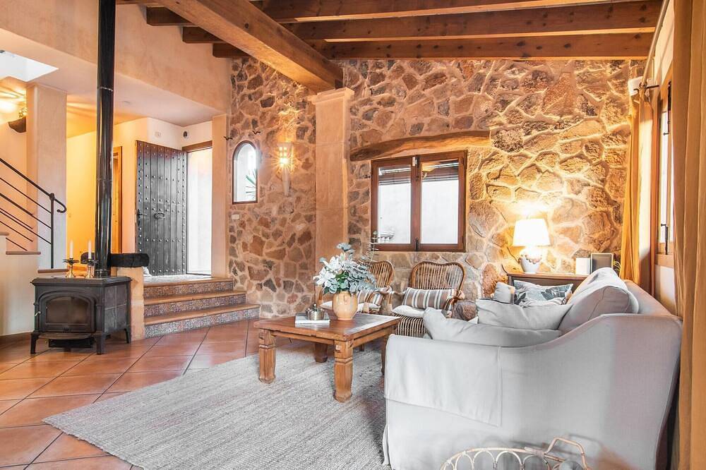 Awesome home in Capdepera with private swimming pool, can be inside or outside in Capdepera, East Majorca