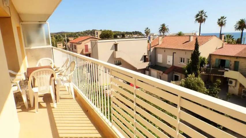 Gîte pour 7 personnes, avec terrasse dans Plage des Sablettes - 3