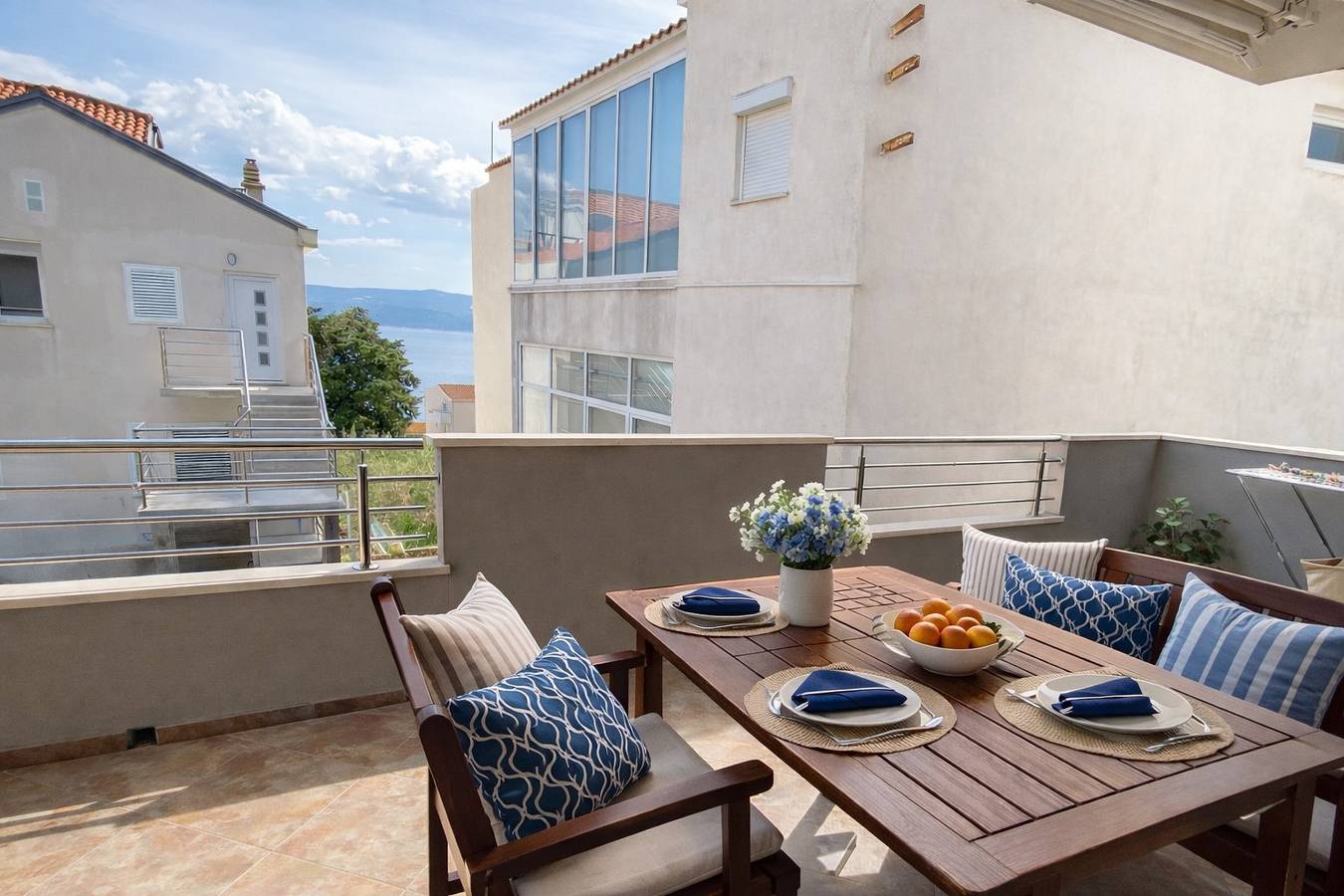 Ganze Wohnung, 2 Bedroom Apartment Karla A1 for 6 person in Stanići near city Omiš  in Stanici, Omis-Riviera